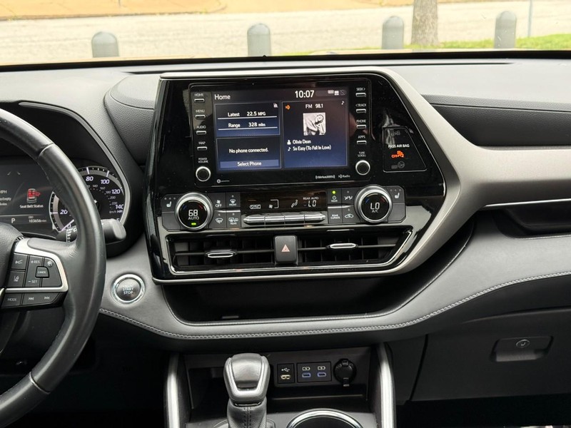 Toyota Highlander Vehicle Full-screen Gallery Image 15