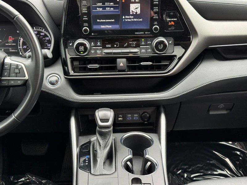 Toyota Highlander Vehicle Full-screen Gallery Image 16