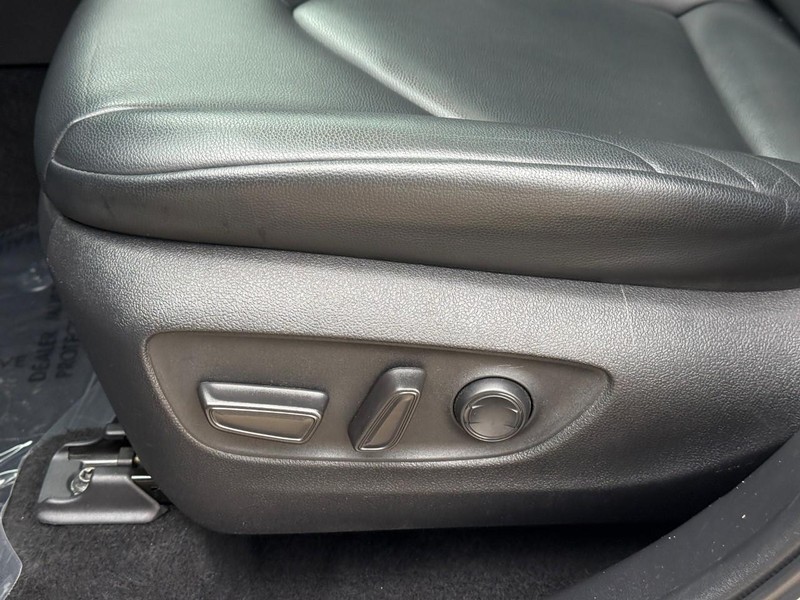 Toyota Highlander Vehicle Full-screen Gallery Image 20