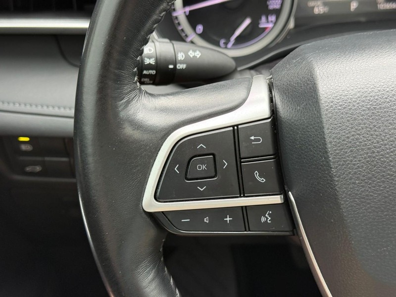 Toyota Highlander Vehicle Full-screen Gallery Image 21