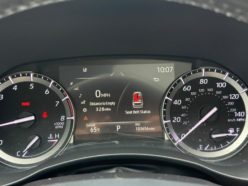 Toyota Highlander Vehicle Full-screen Gallery Image 23