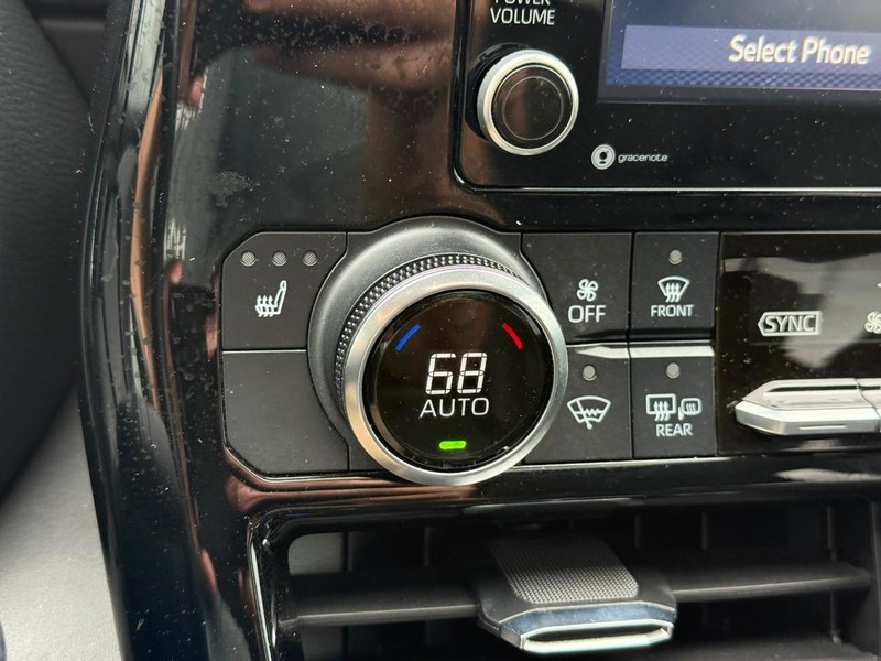 Toyota Highlander Vehicle Full-screen Gallery Image 25