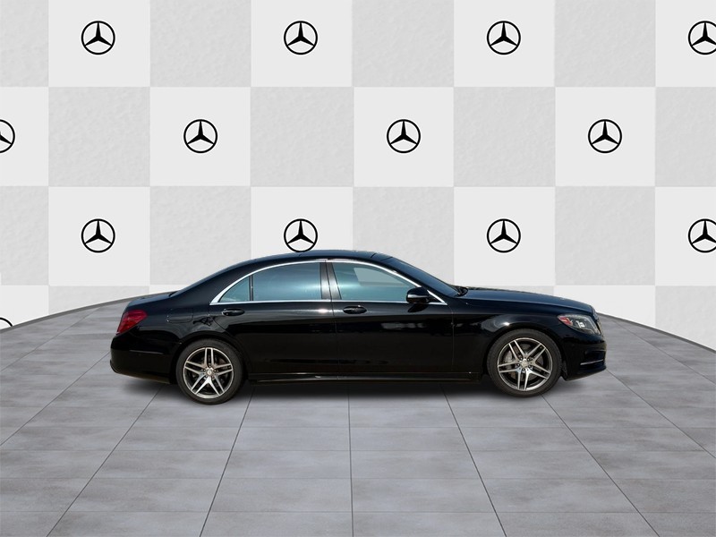 Mercedes-Benz S-Class Vehicle Full-screen Gallery Image 2