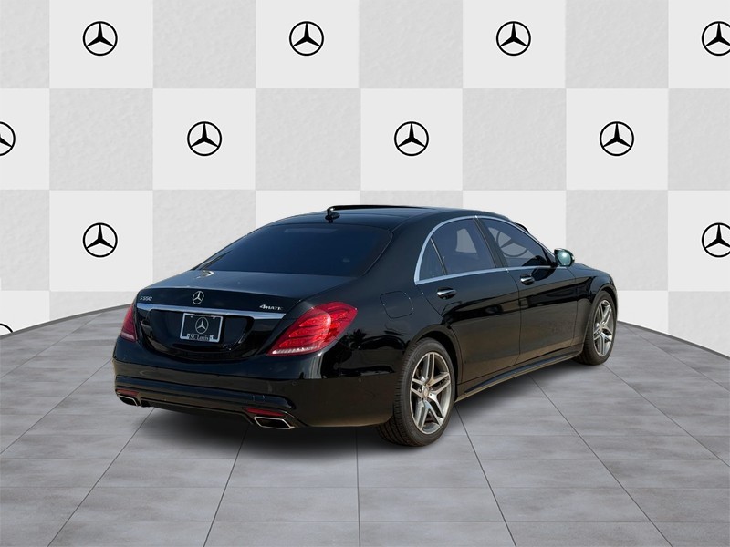 Mercedes-Benz S-Class Vehicle Full-screen Gallery Image 3