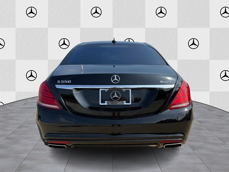 Mercedes-Benz S-Class Vehicle Full-screen Gallery Image 6
