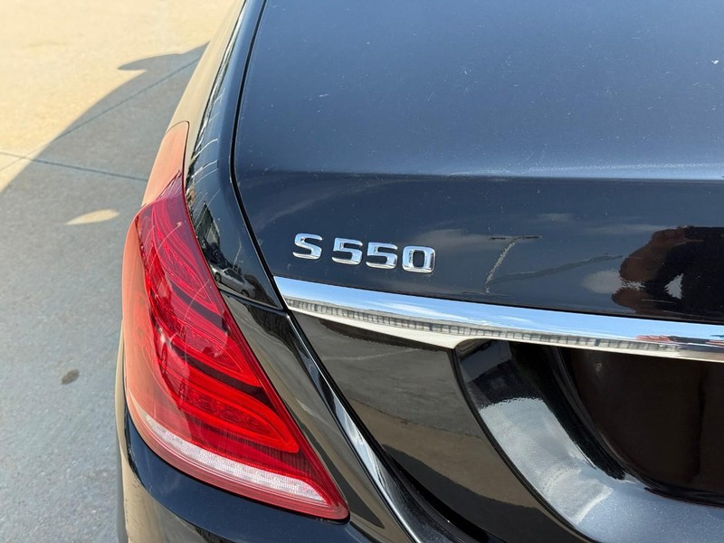 Mercedes-Benz S-Class Vehicle Full-screen Gallery Image 10