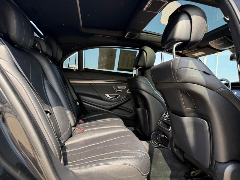 Mercedes-Benz S-Class Vehicle Full-screen Gallery Image 12