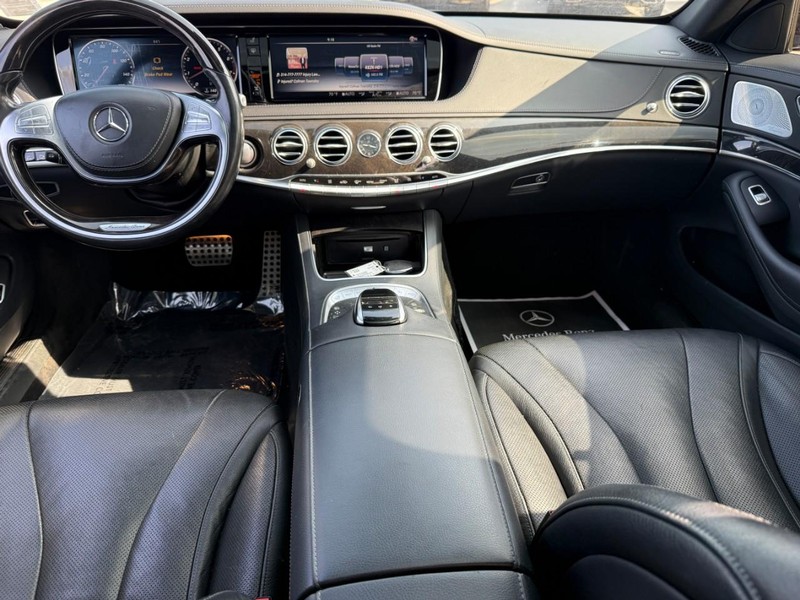 Mercedes-Benz S-Class Vehicle Full-screen Gallery Image 13