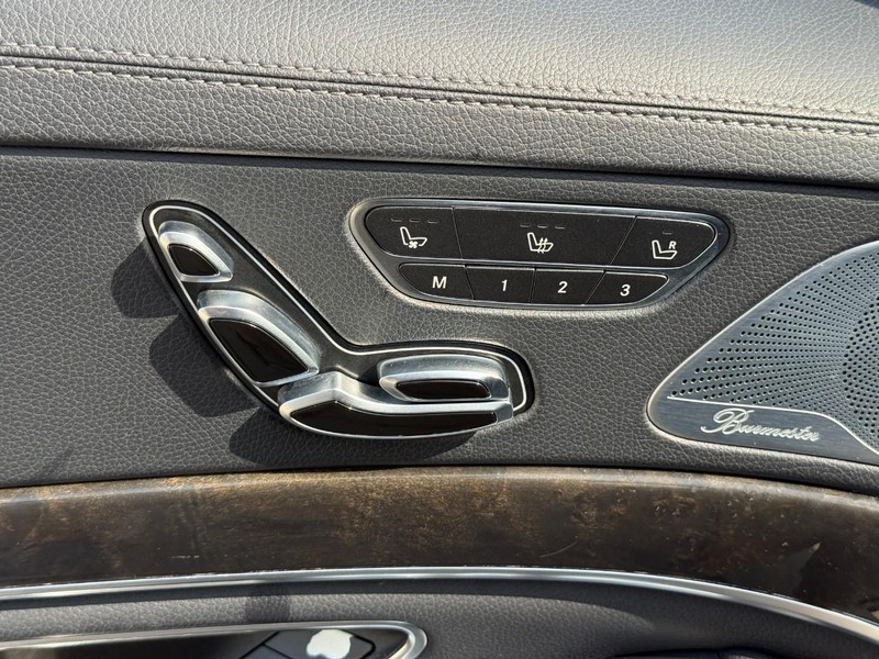 Mercedes-Benz S-Class Vehicle Full-screen Gallery Image 18