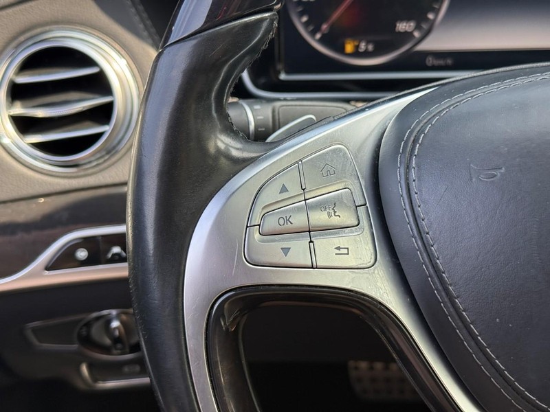 Mercedes-Benz S-Class Vehicle Full-screen Gallery Image 20