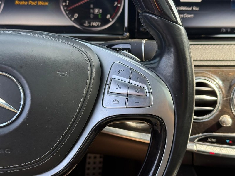 Mercedes-Benz S-Class Vehicle Full-screen Gallery Image 21