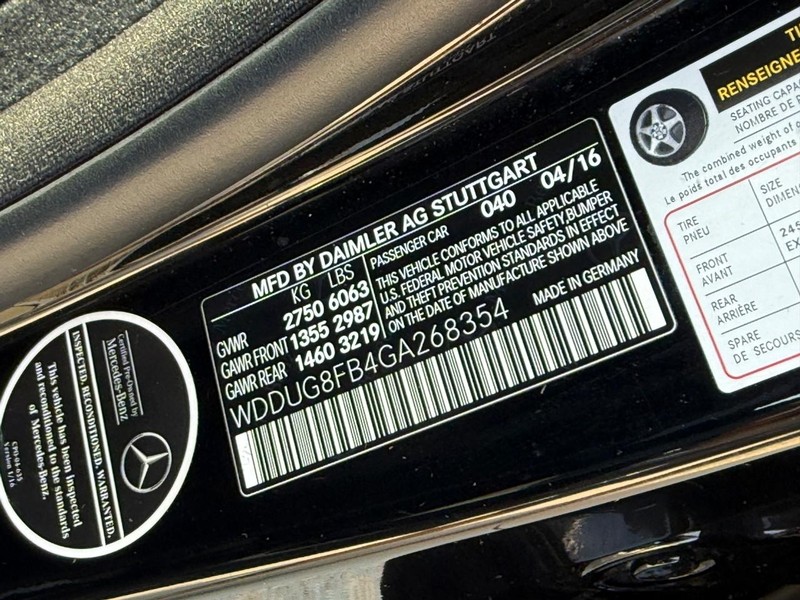 Mercedes-Benz S-Class Vehicle Full-screen Gallery Image 24