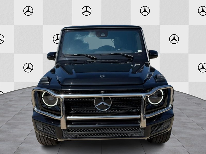 Mercedes-Benz G-Class Vehicle Full-screen Gallery Image 5