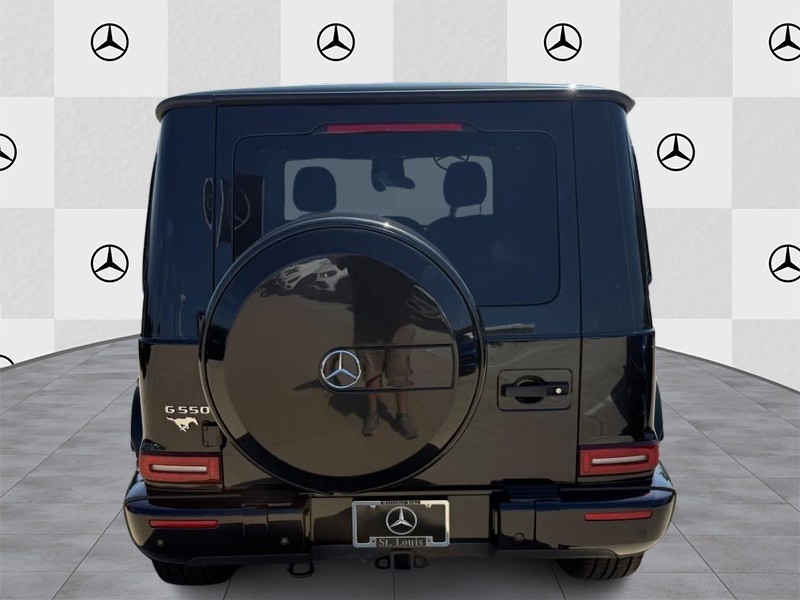 Mercedes-Benz G-Class Vehicle Full-screen Gallery Image 7