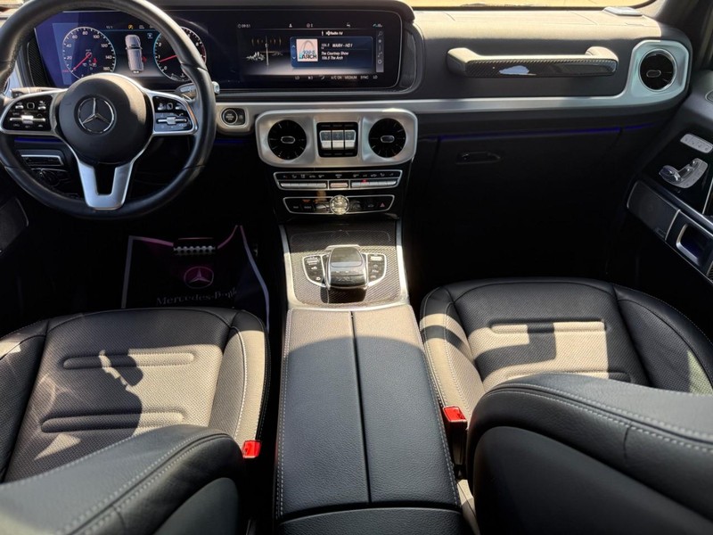Mercedes-Benz G-Class Vehicle Full-screen Gallery Image 12