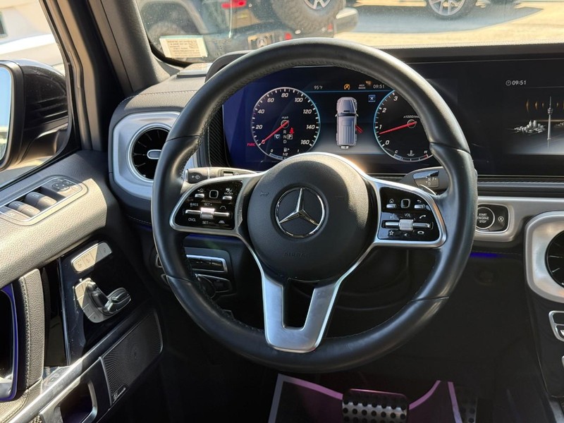 Mercedes-Benz G-Class Vehicle Full-screen Gallery Image 13