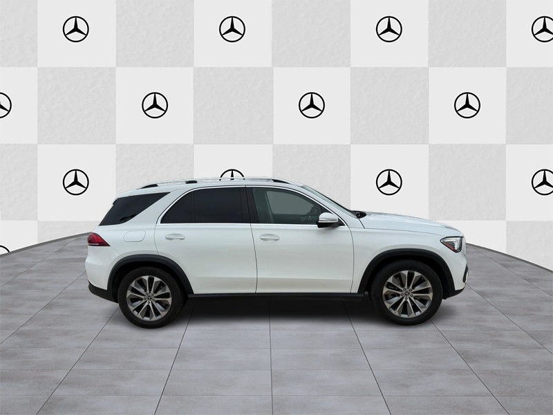 Mercedes-Benz GLE Vehicle Full-screen Gallery Image 2