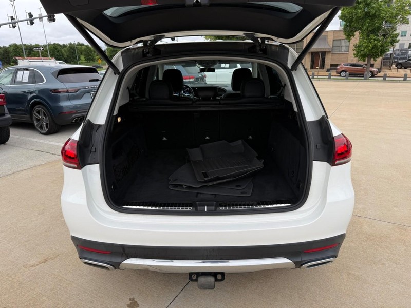 Mercedes-Benz GLE Vehicle Full-screen Gallery Image 7