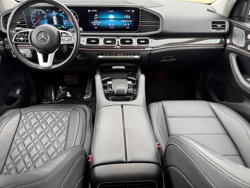 Mercedes-Benz GLE Vehicle Full-screen Gallery Image 12