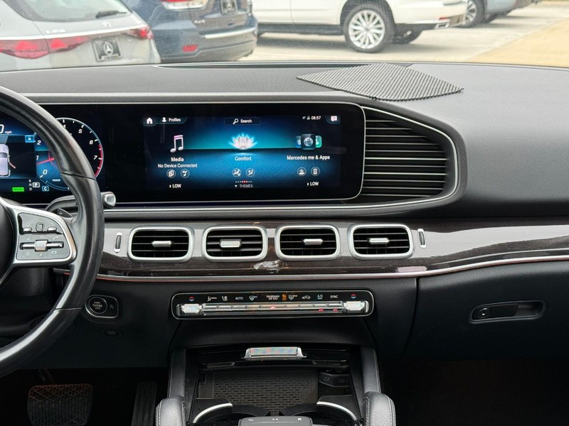 Mercedes-Benz GLE Vehicle Full-screen Gallery Image 14