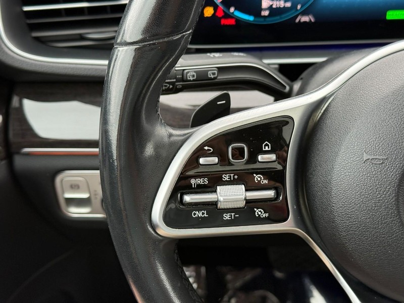 Mercedes-Benz GLE Vehicle Full-screen Gallery Image 19