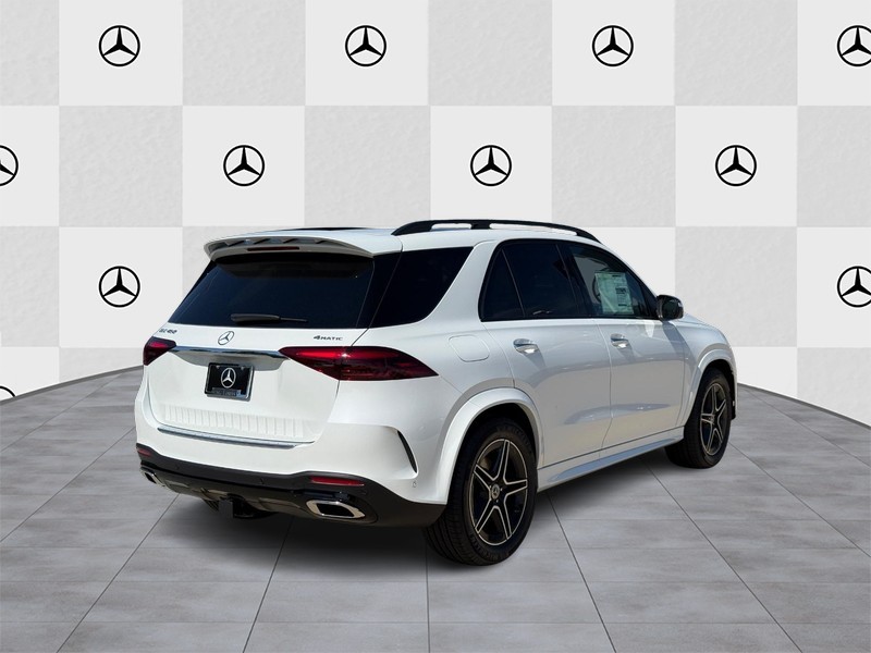 Mercedes-Benz GLE Vehicle Full-screen Gallery Image 3
