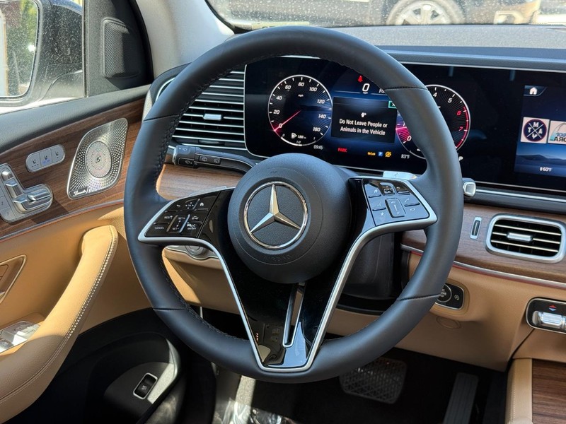 Mercedes-Benz GLE Vehicle Full-screen Gallery Image 7