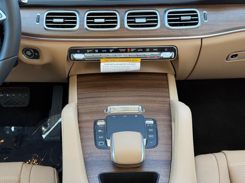 Mercedes-Benz GLE Vehicle Full-screen Gallery Image 9
