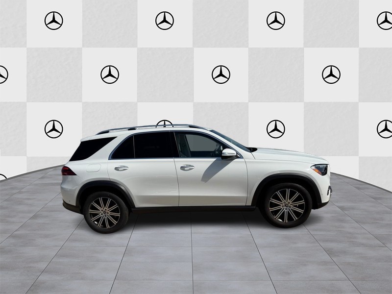 Mercedes-Benz GLE Vehicle Full-screen Gallery Image 2