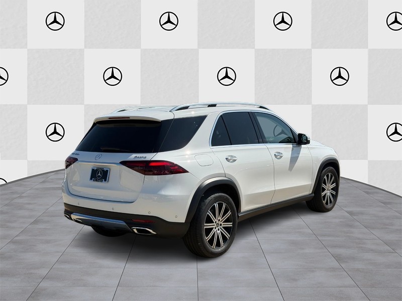 Mercedes-Benz GLE Vehicle Full-screen Gallery Image 3