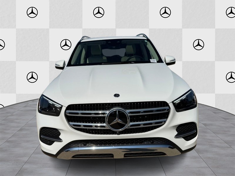 Mercedes-Benz GLE Vehicle Full-screen Gallery Image 6