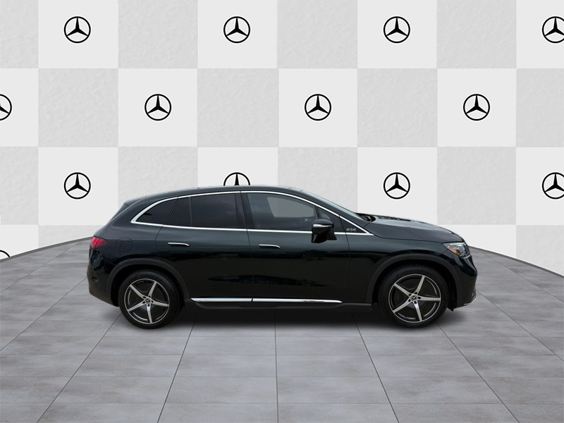 Mercedes-Benz EQE Vehicle Full-screen Gallery Image 2