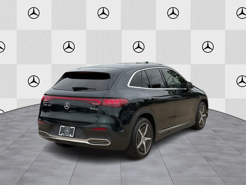 Mercedes-Benz EQE Vehicle Full-screen Gallery Image 3