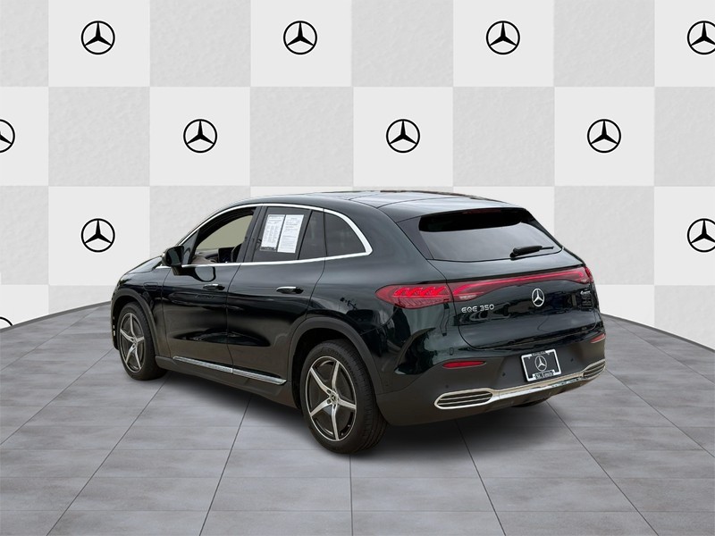 Mercedes-Benz EQE Vehicle Full-screen Gallery Image 4