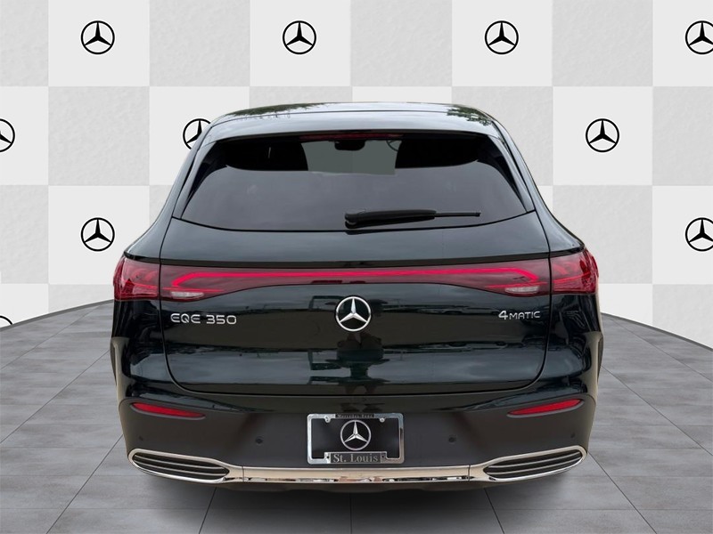 Mercedes-Benz EQE Vehicle Full-screen Gallery Image 6