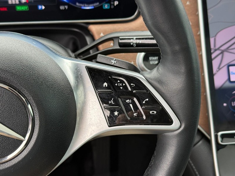 Mercedes-Benz EQE Vehicle Full-screen Gallery Image 22