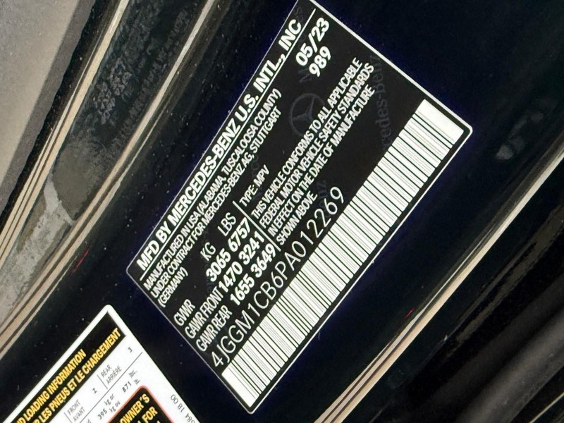 Mercedes-Benz EQE Vehicle Full-screen Gallery Image 25