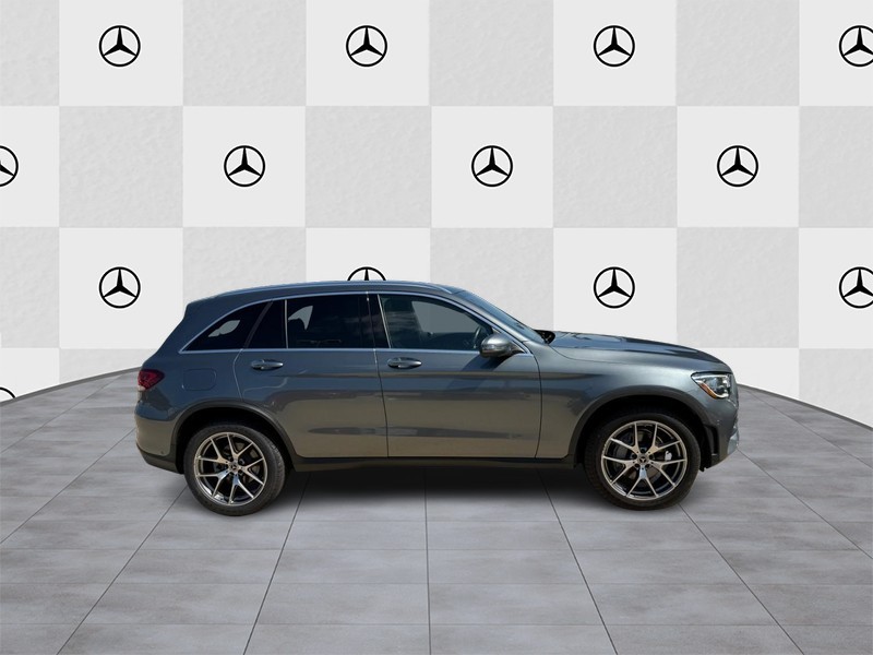 Mercedes-Benz GLC Vehicle Full-screen Gallery Image 2