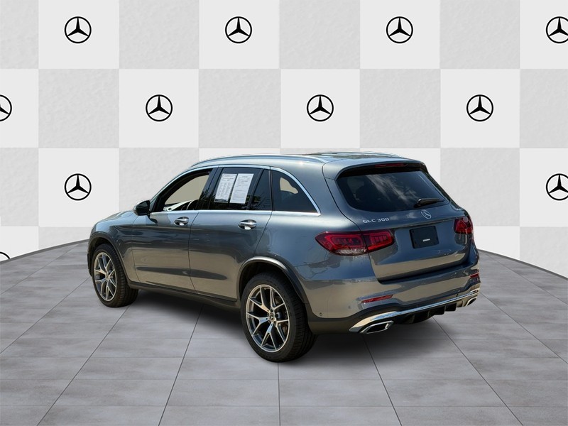 Mercedes-Benz GLC Vehicle Full-screen Gallery Image 4