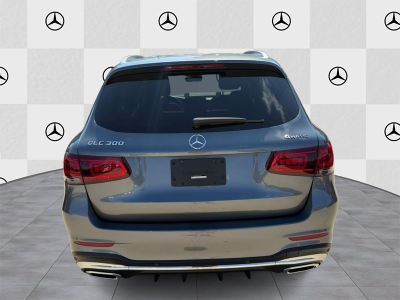 Mercedes-Benz GLC Vehicle Full-screen Gallery Image 6