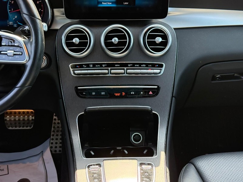 Mercedes-Benz GLC Vehicle Full-screen Gallery Image 16