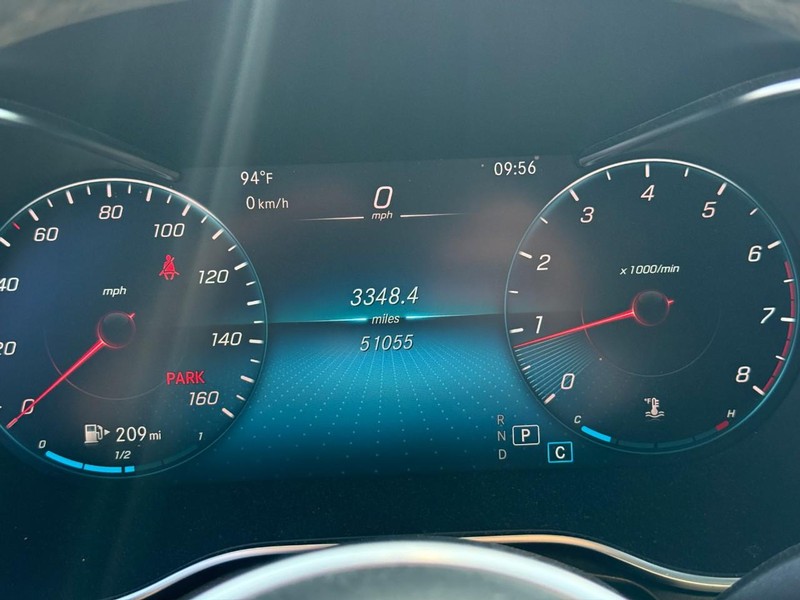 Mercedes-Benz GLC Vehicle Full-screen Gallery Image 22