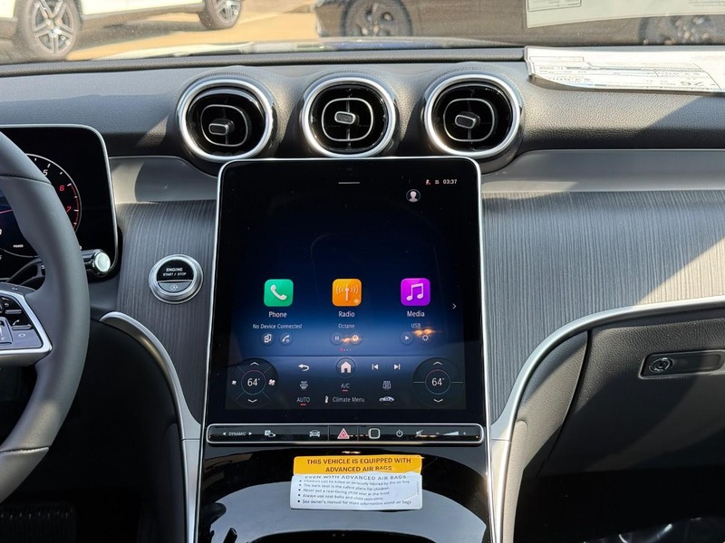 Mercedes-Benz GLC Vehicle Full-screen Gallery Image 10