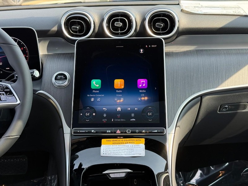 Mercedes-Benz GLC Vehicle Full-screen Gallery Image 11