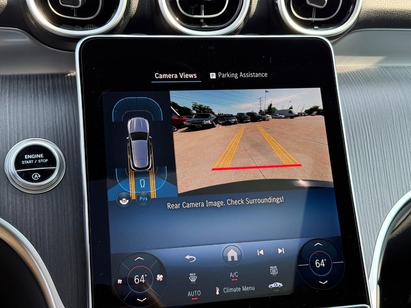Mercedes-Benz GLC Vehicle Full-screen Gallery Image 18