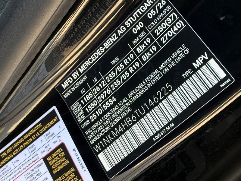 Mercedes-Benz GLC Vehicle Full-screen Gallery Image 19