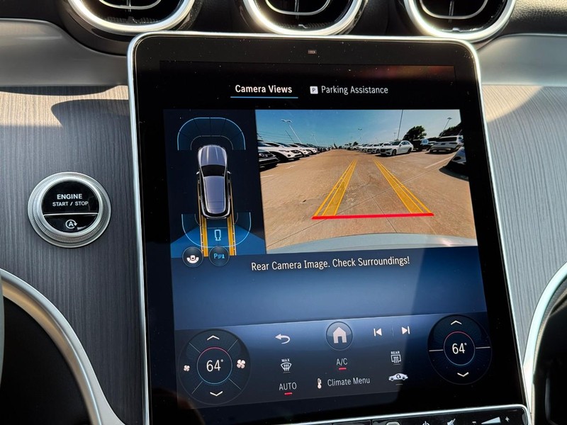 Mercedes-Benz GLC Vehicle Full-screen Gallery Image 19