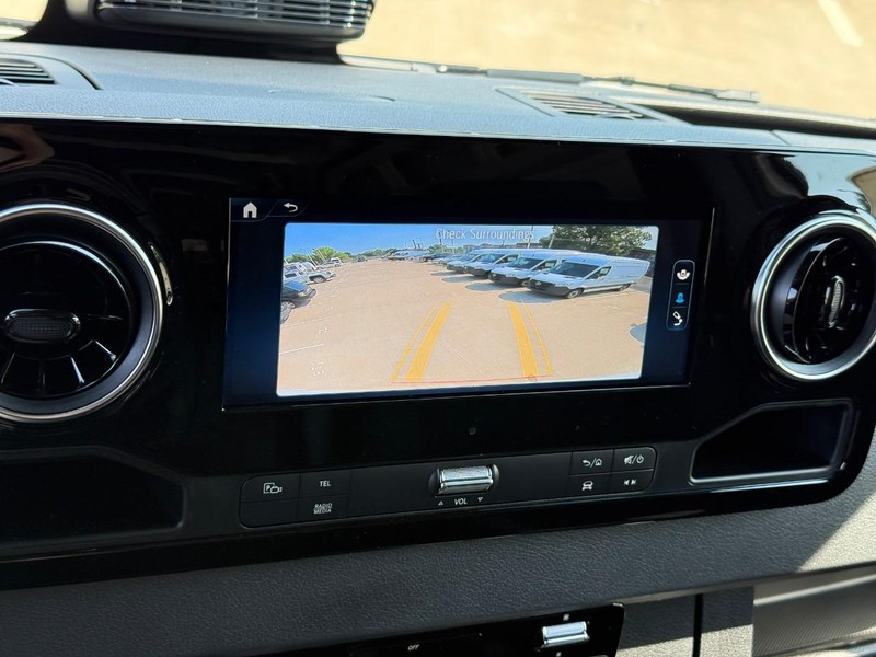 Mercedes-Benz Sprinter Van Vehicle Full-screen Gallery Image 12