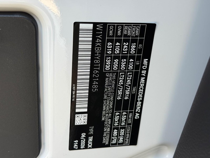 Mercedes-Benz Sprinter Van Vehicle Full-screen Gallery Image 13