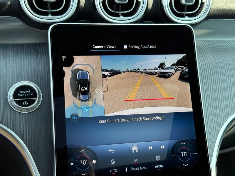 Mercedes-Benz GLC Vehicle Full-screen Gallery Image 18
